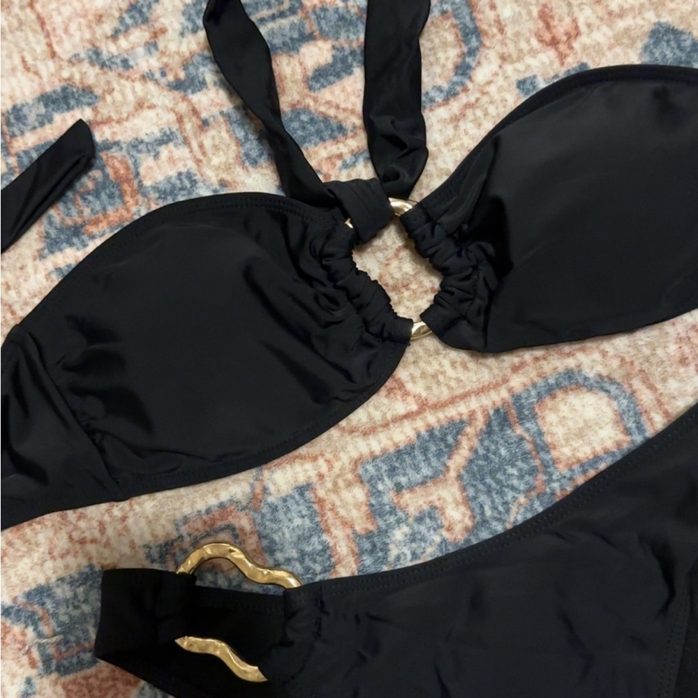 Bikini - Picture 3 of 3